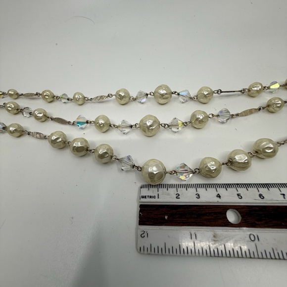 Vtg Japan Crystal and Faux Pearl Silvertone Triple Strand Necklace - Picture 14 of 16
